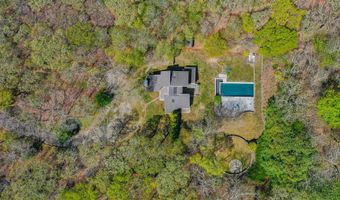 28 Pepperidge Ln, Amagansett, NY 11963