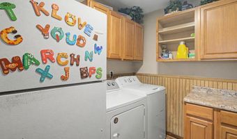 835 Lakewood Pl, Biloxi, MS 39532