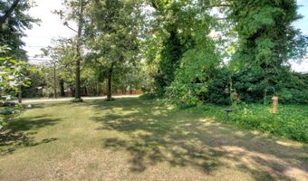 2 CLARK Dr, Barrington, NJ 08007