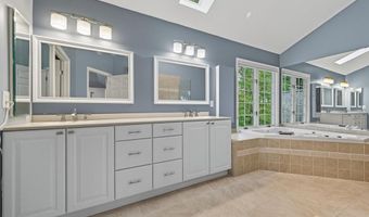 14 STONEBRIDGE Dr, Hockessin, DE 19707
