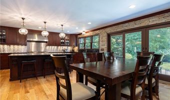 258 Woodridge Dr, North Kingstown, RI 02874