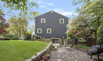 1 Gladridge Dr, East Greenwich, RI 02818