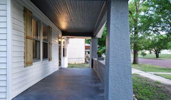 616 N 4th St, Arkansas City, KS 67005