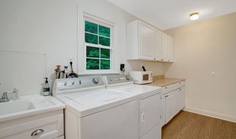 8304 FIVE GATES Rd, Annandale, VA 22003