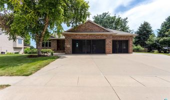 512 S Country Club Ave, Brandon, SD 57005