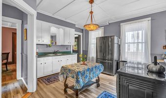 21 Laurel Ave, Auburn, ME 04210