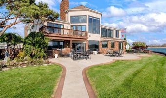 523 Lathrop Ave, Algonac, MI 48001