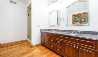 40 Old Bridge Rd, Brookfield, CT 06804