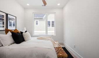 2001 N GEORGE MASON Dr, Arlington, VA 22207
