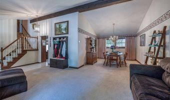 709 Oakhurst Dr, Amherst, OH 44001