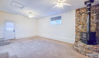 453 Yvonne St, Arco, ID 83213