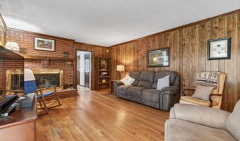 114 W SAVANNAH Dr, Bear, DE 19701