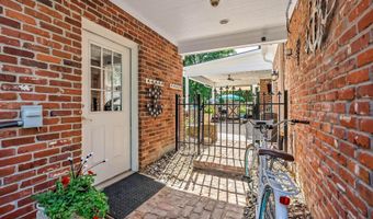 11806 E Arbor Dr, Anchorage, KY 40223