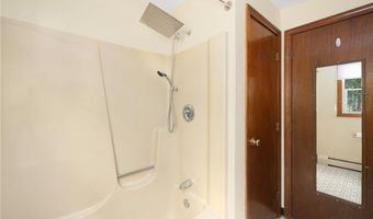 40 ROCKCREST Dr, Cranston, RI 02920