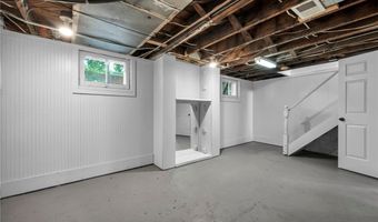 825 Dan St, Akron, OH 44310