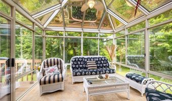 264 Boston Neck Rd, Narragansett, RI 02882