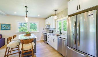 221 Lincolnville Ave, Belfast, ME 04915