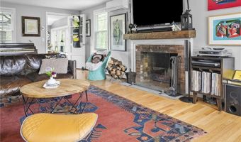 21 Preston Dr, Barrington, RI 02806