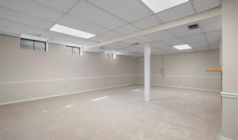 1217 Du Motier Dr, Ballwin, MO 63011
