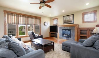 422 Stonegate Ct SW, Altoona, IA 50009