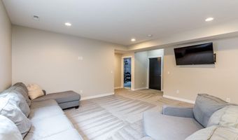 5467 Windrose Ln, Ames, IA 50014