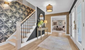 14 Bunker Hill Dr, Middletown, NJ 07748