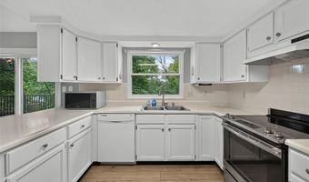 1592 Greenfield Crossing Ct, Ballwin, MO 63021