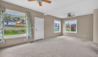815 2nd St, Asotin, WA 99402