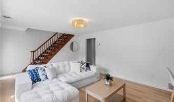 6 Lakewood Dr, Narragansett, RI 02882