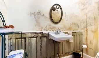 26 Thames St, Newport, RI 02840