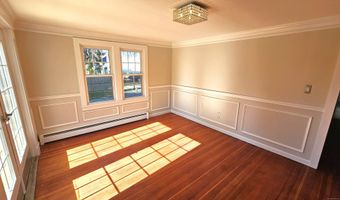 35 Meadow Rd, Clinton, CT 06413