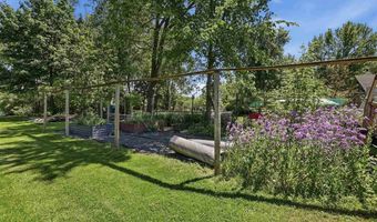 338 N Main St, Amherst, WI 54406