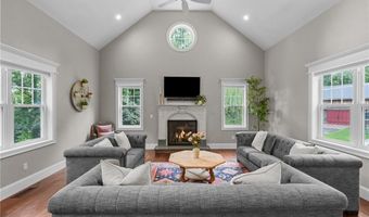 1004 Great Rd, Lincoln, RI 02865