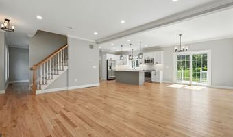 13 Kenwood Cir, Bloomfield, CT 06002
