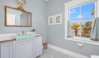 131 Eustis Ave, Newport, RI 02840