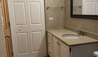 1227 S Old Wilke Rd 104, Arlington Heights, IL 60005