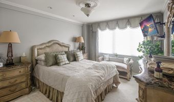 1200 N NASH St 211, Arlington, VA 22209