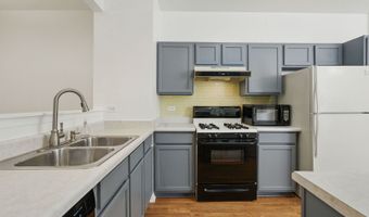 2052 WAVERLY Ln, Algonquin, IL 60102