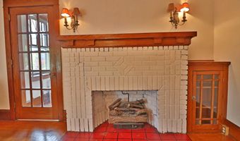 320 S 9TH St, Akron, PA 17501