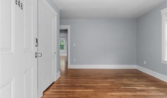 94 E Main Rd, Middletown, RI 02842