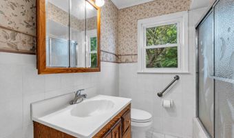 73 Locker St, Beachwood, NJ 08722