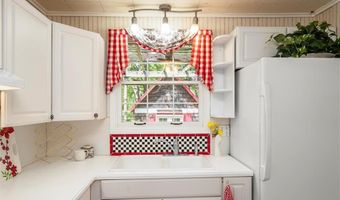920 Grove St, Baldwin City, KS 66006