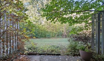 747 Peninsula Ct, Ann Arbor, MI 48105