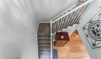 130 Village Hill Ln, North Kingstown, RI 02852