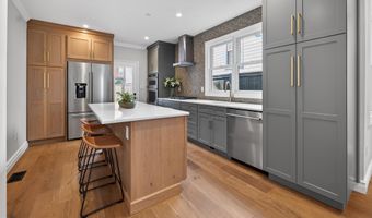 11 COLLEGE Ave, Annapolis, MD 21401