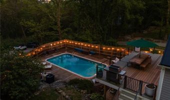 40 Charlotte Ave, North Kingstown, RI 02874
