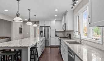 11 HILLTOP Ct, Appleton, WI 54914