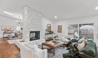 3226 Summit Dr, Escondido, CA 92025