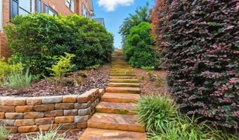 1042 AVERY Crk, Woodstock, GA 30188