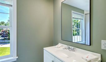 15 Sylvia Ln, Lincoln, RI 02865